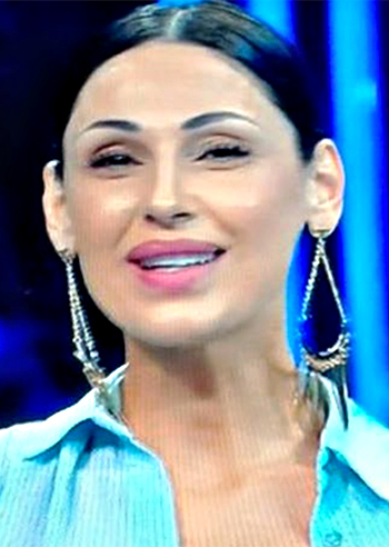 capelli emis killa Ramazzotti modella posa