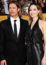 Brad Pitt con Angelina Jolie e George Clooney con Stacy Keibler ai SAG Awards 2012: foto