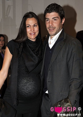 Federica Ridolfi incinta insieme al compagno Giuliano Giannichedda