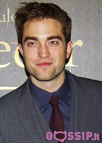 Robert Pattinson Gossip on Robert Pattinson E Kristen Stewart Abbracciati Sul Red Carpet Di