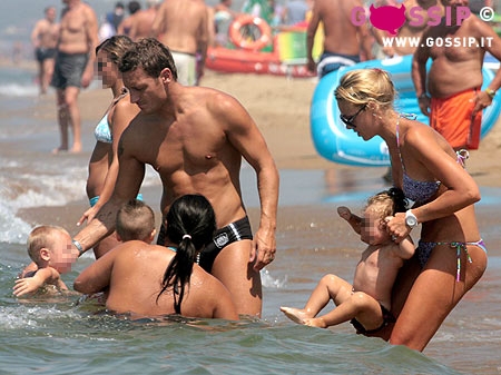 Francesco Totti e Ilary Blasi in vacanza con i figli COMMENTA ORA