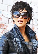  Kim Kardashian con i capelli alla maschietta per Vogue Italia: le foto
