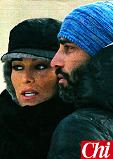 Manuela Arcuri in flirt con 'il capitano' Simone Montedoro: le foto