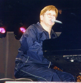 GossipGay: Elton John vuol sposare il suo David