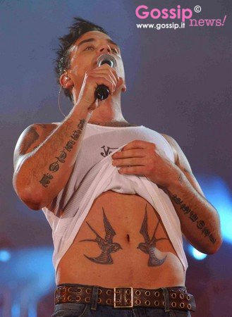 Robbie Williams, che donna!