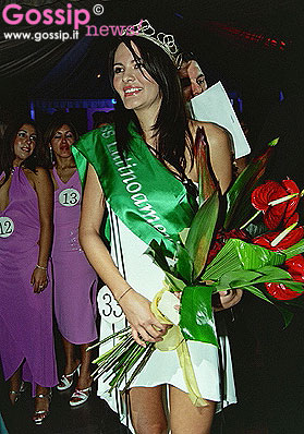 Scettro e corona per Rocio Sanchez, Miss Latino America
