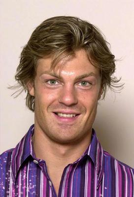 Lorenzo del Gf2 in Sardegna tra amici e modelle