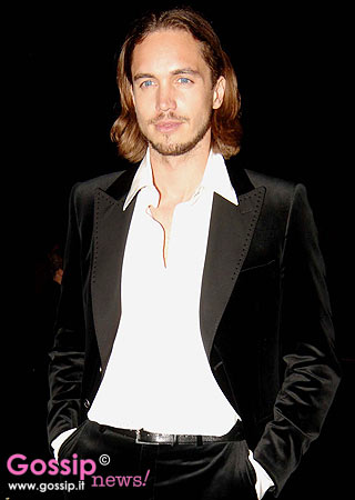 Raffaello 'balza' su Fernanda Lessa Raffaello 'balza' su Fernanda Lessa