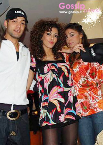 Angelucci beato tra la Pupa Amile e la Rodriguez