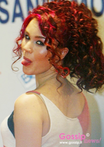 Joss Stone: giù il photoshop dal suo  look!