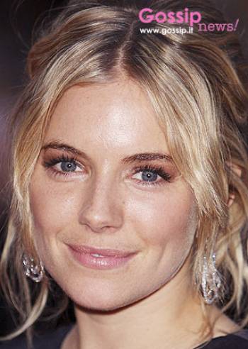 Sienna furiosa con la stampa