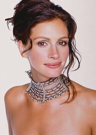 Julia Roberts: 'Lo showbiz? Grottesco' Julia Roberts: 'Lo showbiz? Grottesco'