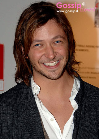 Muccino jr, nuovo look con i capelli lunghi