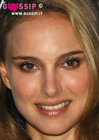 La passione di Natalie? Il seno di Scarlett Johansson