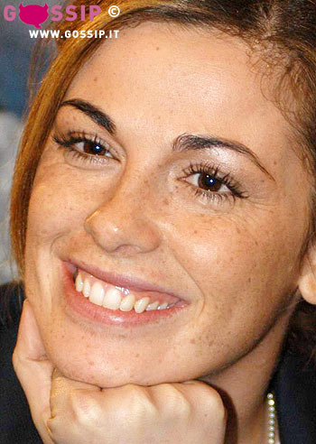 Vanessa Incontrada, cicogna infastidita...