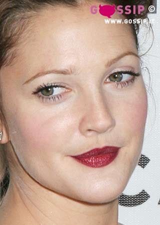 Drew Barrymore torna single