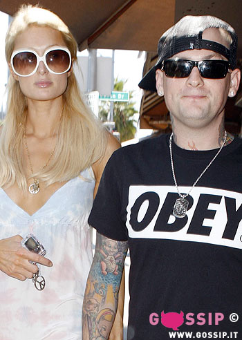 Hilton, Madden 'obbedisce' e duetta con lei