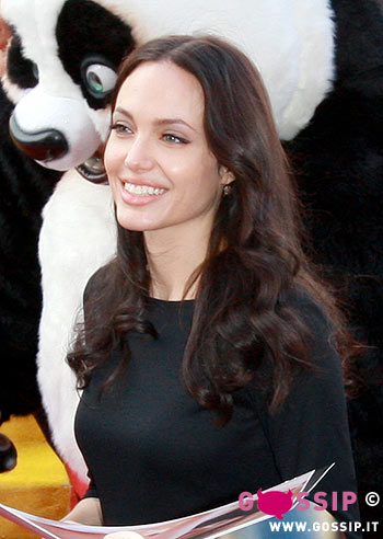 Jolie, red carpet in gran forma