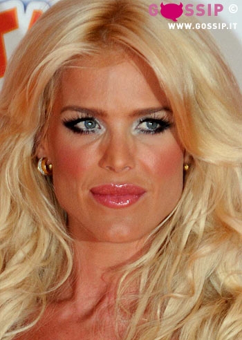 Victoria Silvstedt: ricca e famosa grazie al seno rifatto