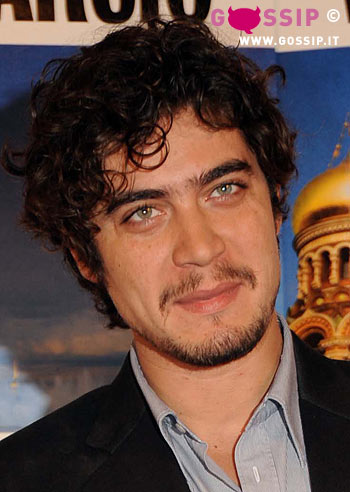 Scamarcio sul red carpet, senza Valeria