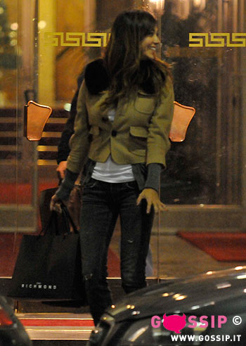 Senza Corona, Belen fa la 'brava'