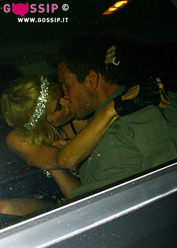 Hilton, baci bollenti con Doug