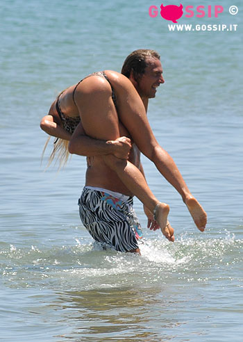 Il topless di Claudia per Zequila