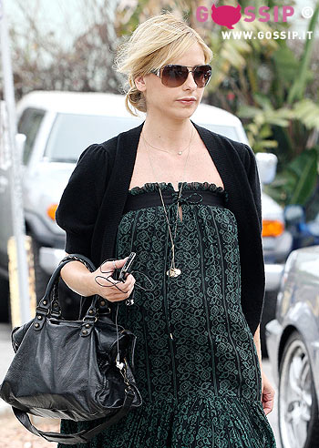Sarah Michelle: shopping con pancione