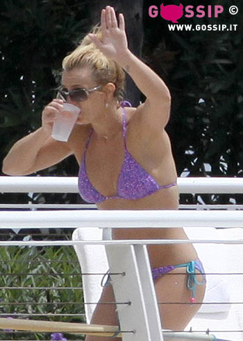 In piscina con Zia Brit