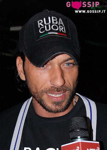 Costa ritorna con Linda Santaguida