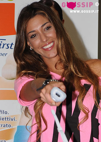 Shorts e stivali: l'allenamento sexy di Belen