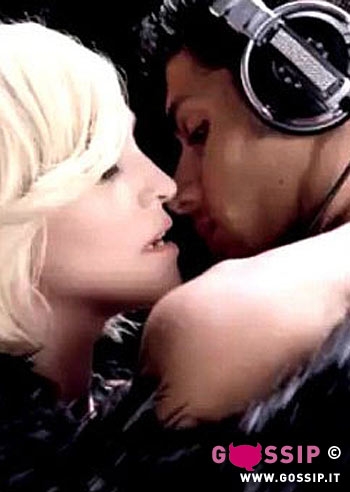 Madonna di nuovo all'altare? 'Piuttosto, preferisco finire sotto a un treno' Madonna di nuovo all'altare? 'Piuttosto, preferisco finire sotto a un treno'