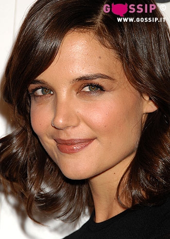 Katie Holmes: 25 mila dollari al mese per il look di Suri Katie Holmes: 25 mila dollari al mese per il look di Suri