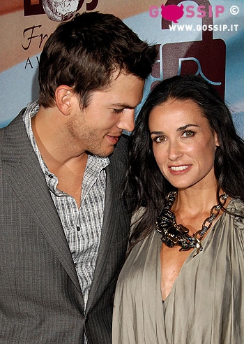 Ashton nudo? Demi si arrabbia...