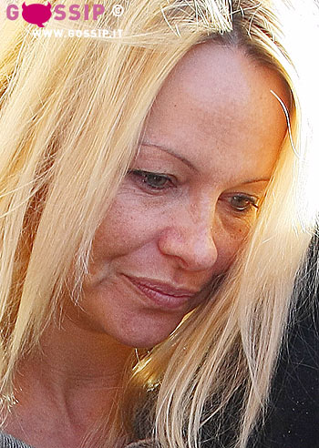 Pamela senza trucco a Londra: le foto Pamela senza trucco a Londra: le foto