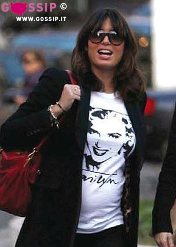 Gregoraci, shopping a Roma col pancione