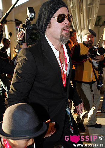 Brad con Maddox al Super Bowl