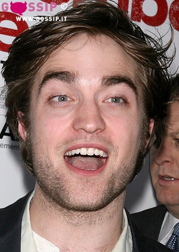 Robert Pattinson, rischia le lacrime quando lo intervistano...