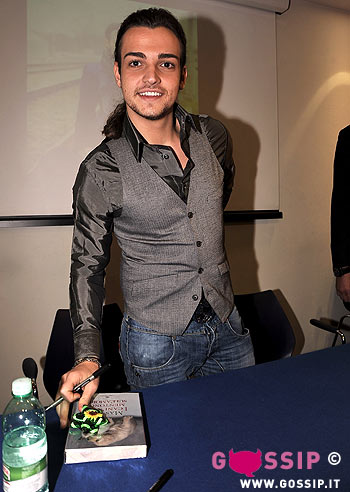 Valerio Scanu: folla di fan a Roma