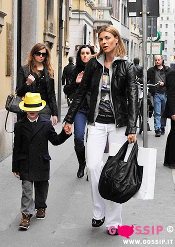 Mamma Colombari fa shopping con Achille Mamma Colombari fa shopping con Achille