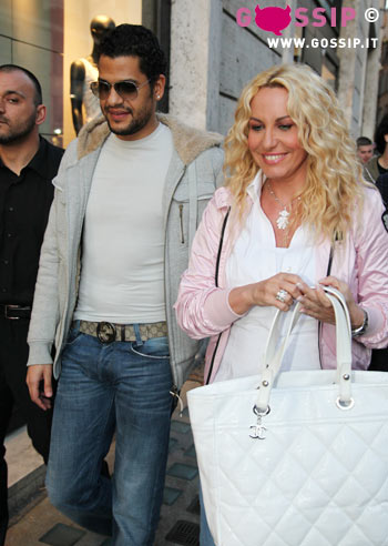 Clerici e il suo Eddy innamorati in centro