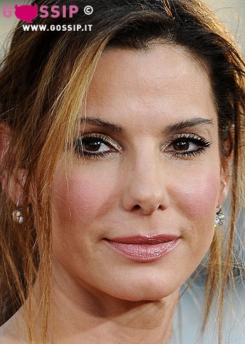 Sandra Bullock lascia i figli a James