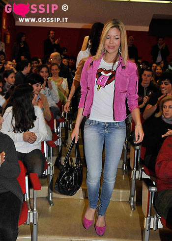 Fede e Costanza, veline pro Haiti