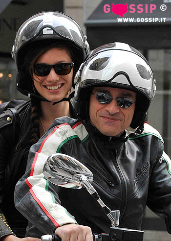 Eros Ramazzotti centauro innamorato: le foto Eros Ramazzotti centauro innamorato: le foto