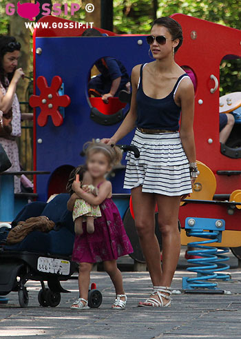 Jessica Alba mamma parigina
