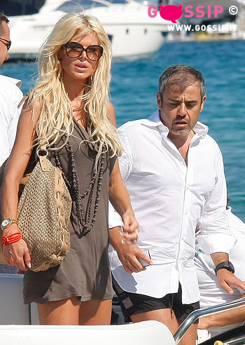 Victoria Silvstedt a Saint Tropez col fidanzato