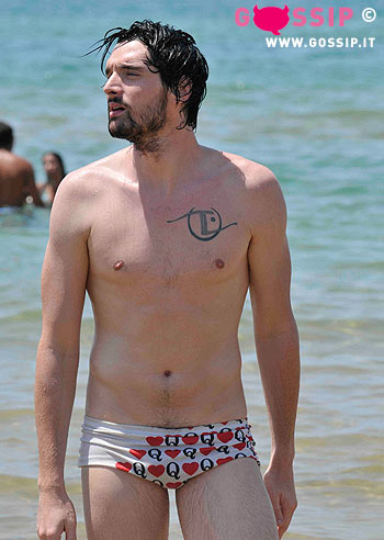 Leonardo Tumiotto in spiaggia senza Veridiana: foto