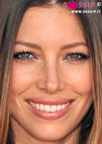 Jessica Biel, i brufoli sulla faccia il suo 'tallone d'Achille'
