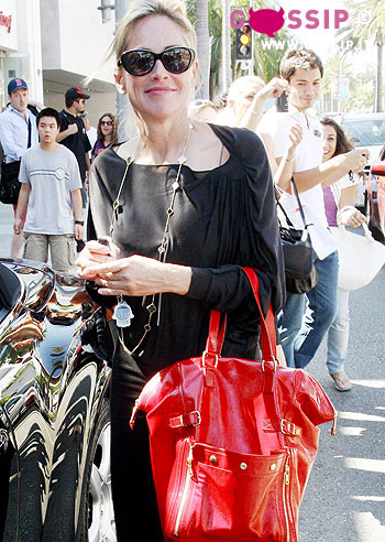 Sharon Stone fa shopping per Miss Italia 2010