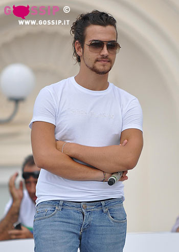 Scanu si fa crescere la barbetta: foto Scanu si fa crescere la barbetta: foto